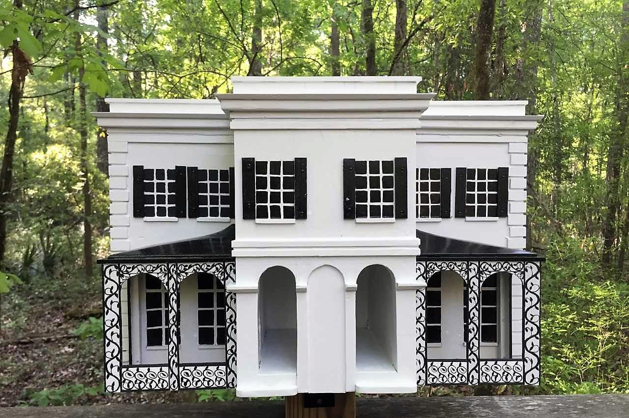 Birdhouse replica of the Governor's Mansion created by Mike Dawson. Birdhouse replica of the Governor's Mansion created by Mike Dawson.